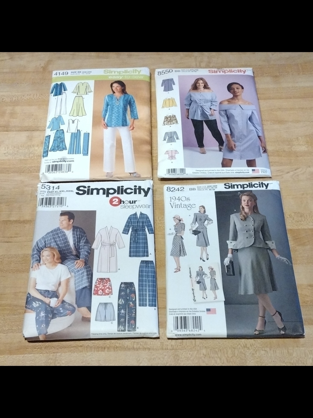 Simplicity Women's Vintage-Inspired Gray Jacket & Skirt Pattern